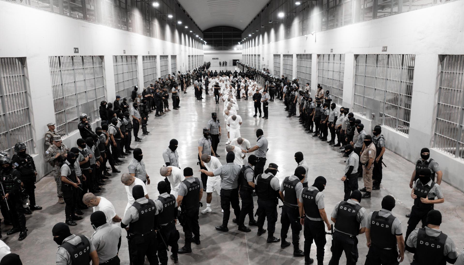 Centro de Confinamiento del Terrorismo (Cecot).