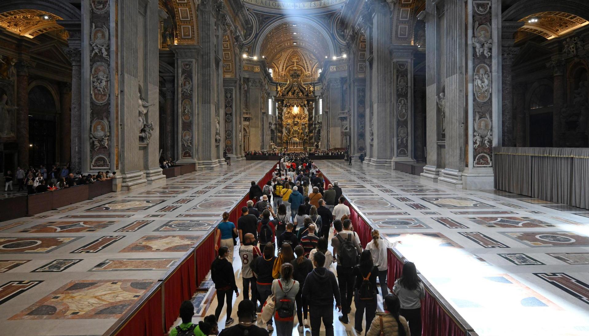Más de 250 mil personas ingresaron a la Basílica de San Pedro para despedir al Papa. 
