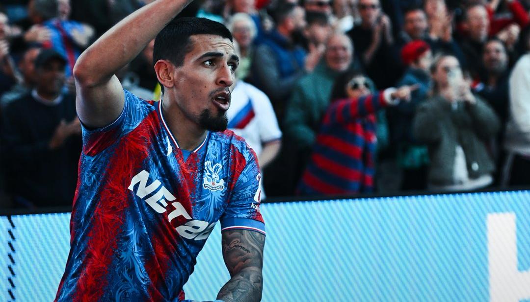 Daniel Muñoz celebrando su gol.