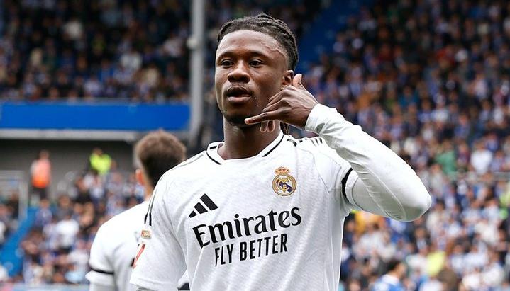 Eduardo Camavinga celebrando su gol.