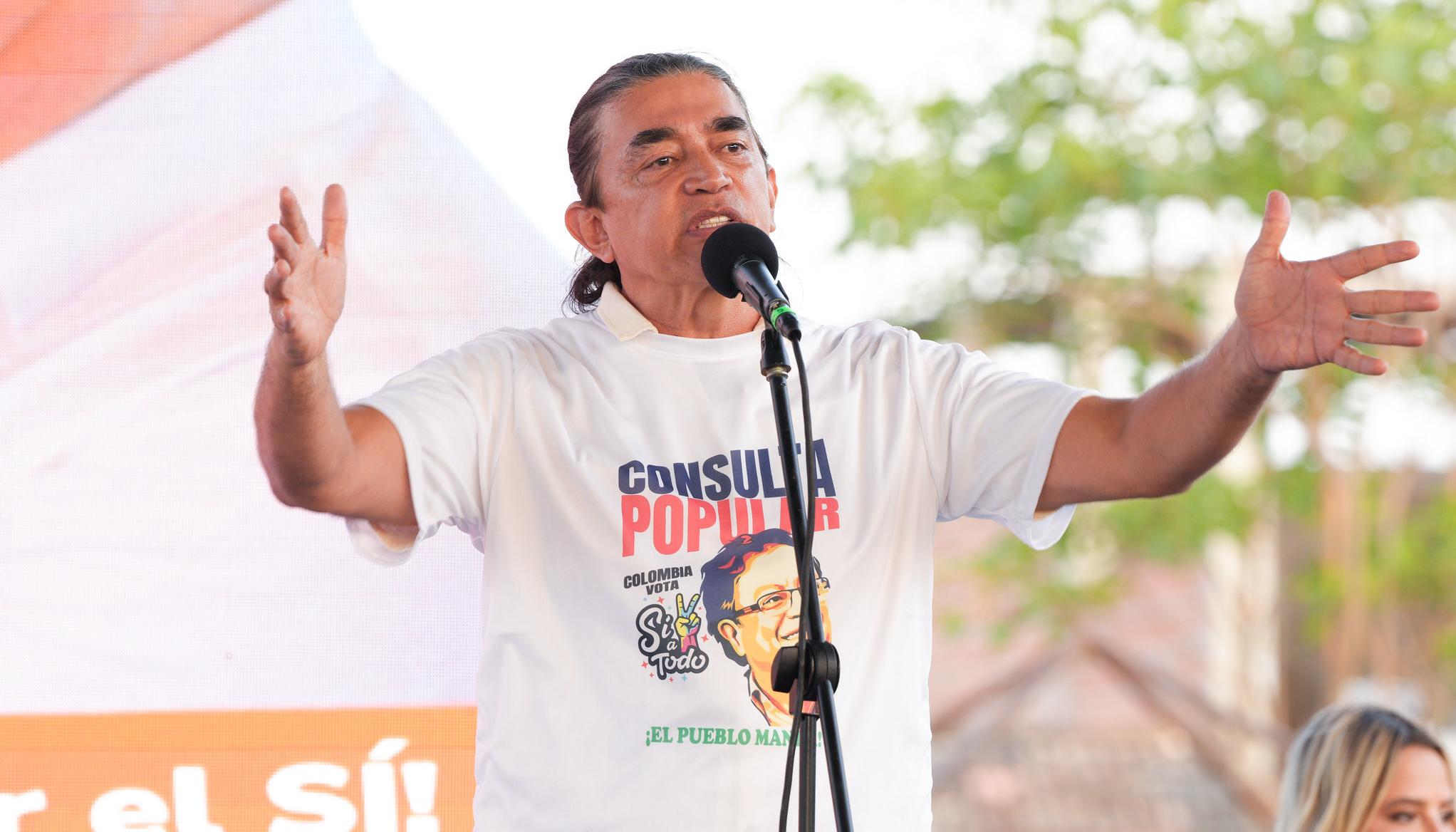 Gustavo Bolívar en la  instalación de los Comités Ciudadanos de la consulta popular por el sí, en Soledad.