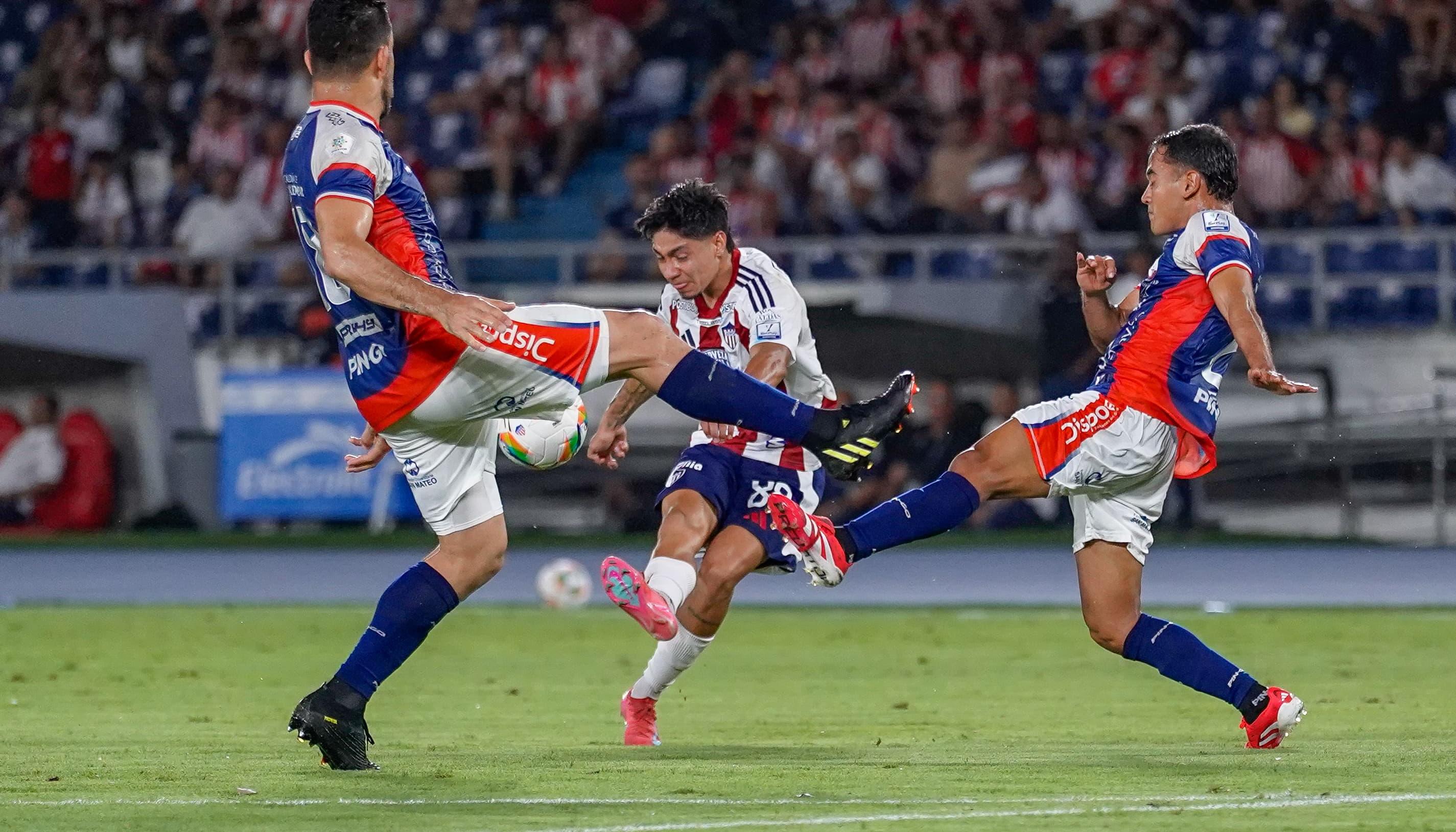 El primer gol de Bryan Castrillón. 