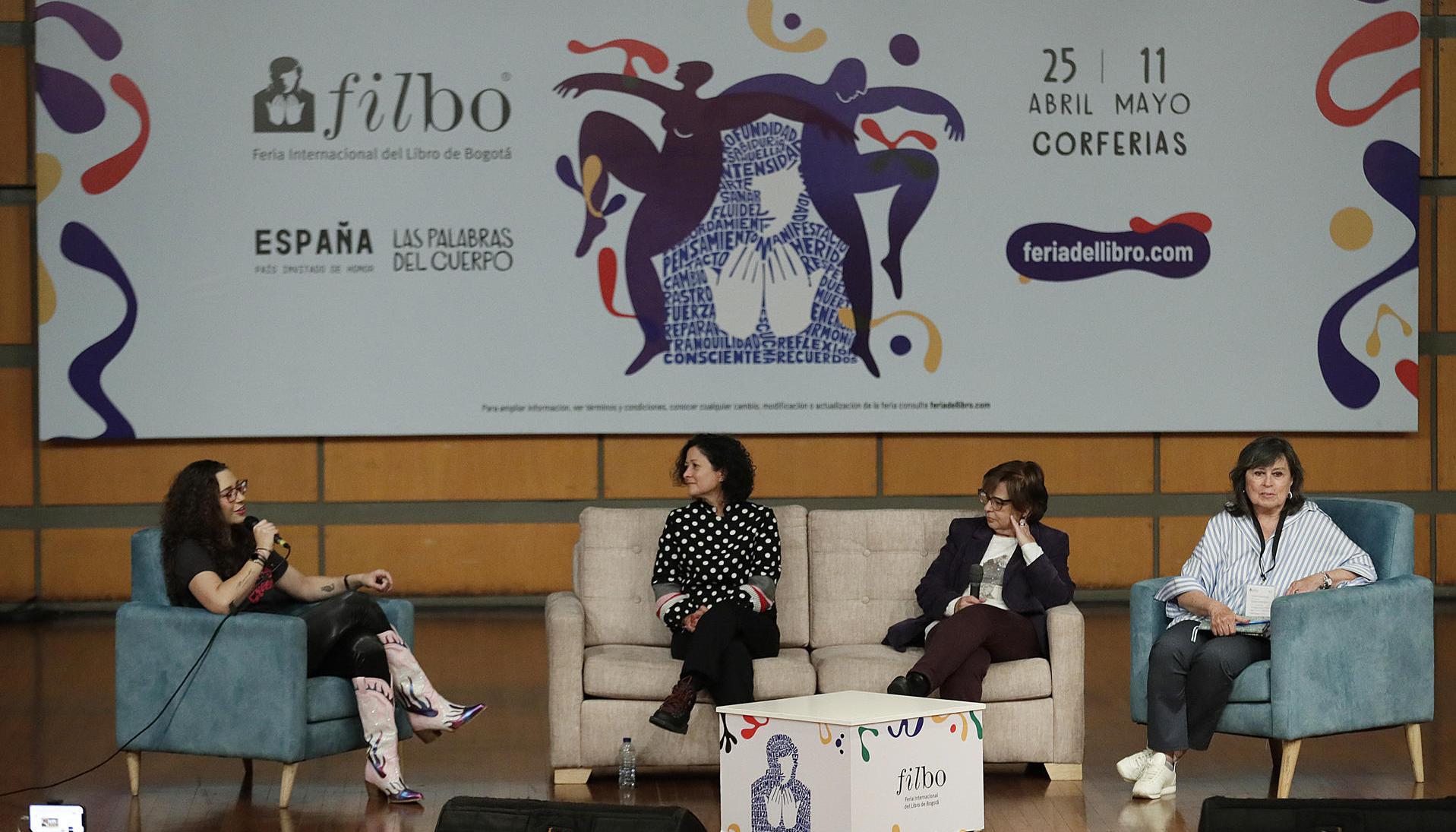 Las escritoras colombianas Pilar Quintana, Piedad Bonnett, y Laura Restrepo. 