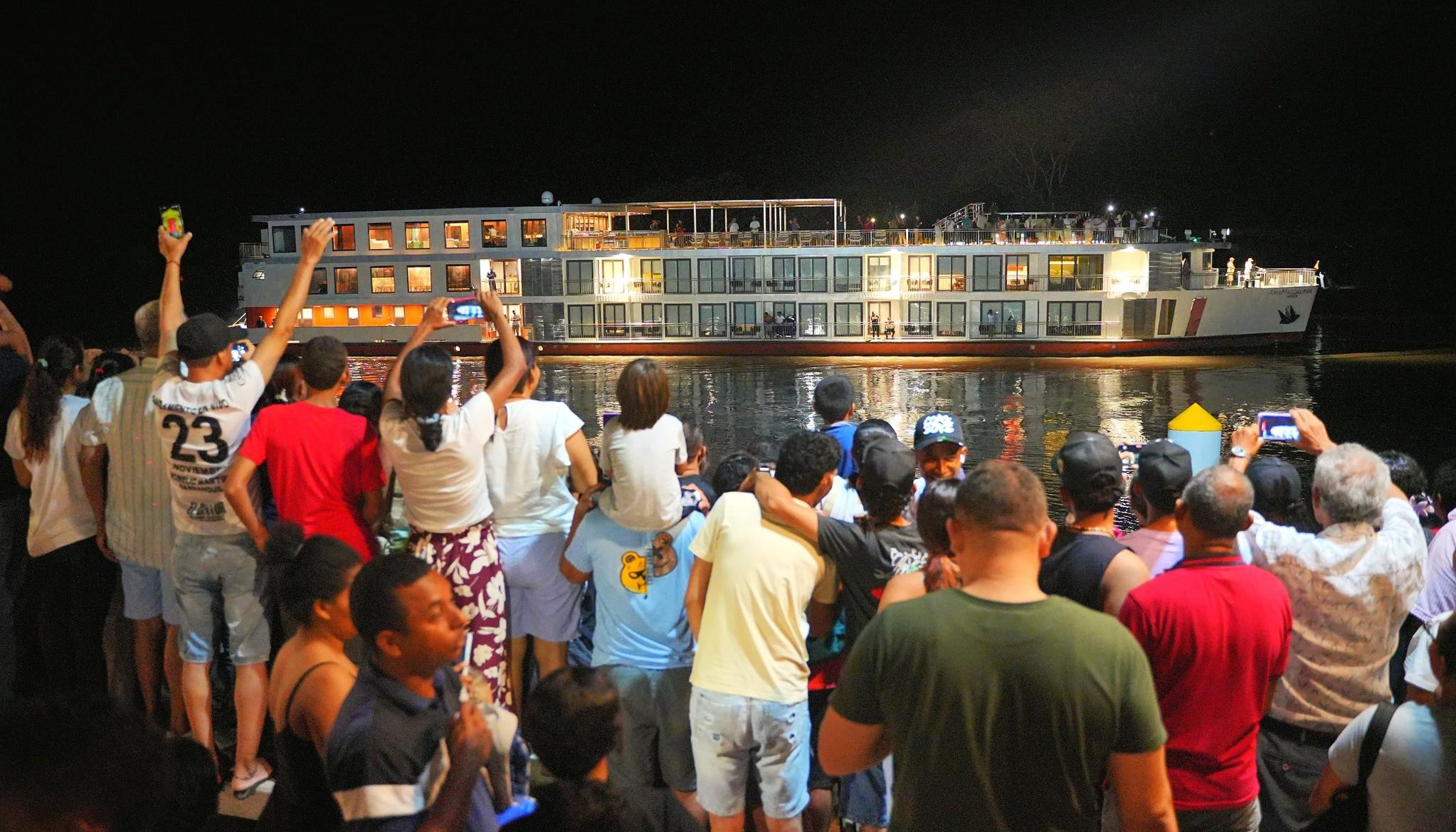 Crucero pasando por Mompox.
