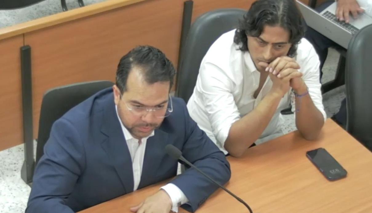 Nicolás Petro y el abogado Alejandro Carranza.