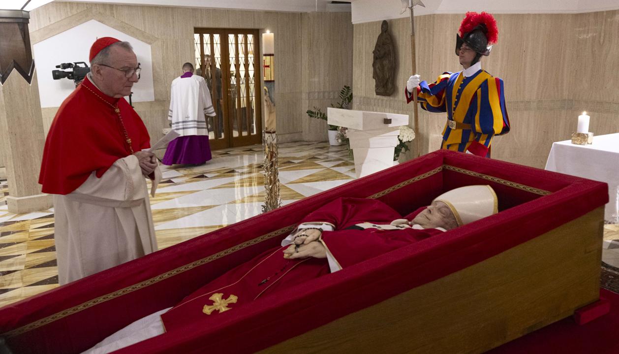 El Papa Francisco en la capilla de la residencia Santa Marta.