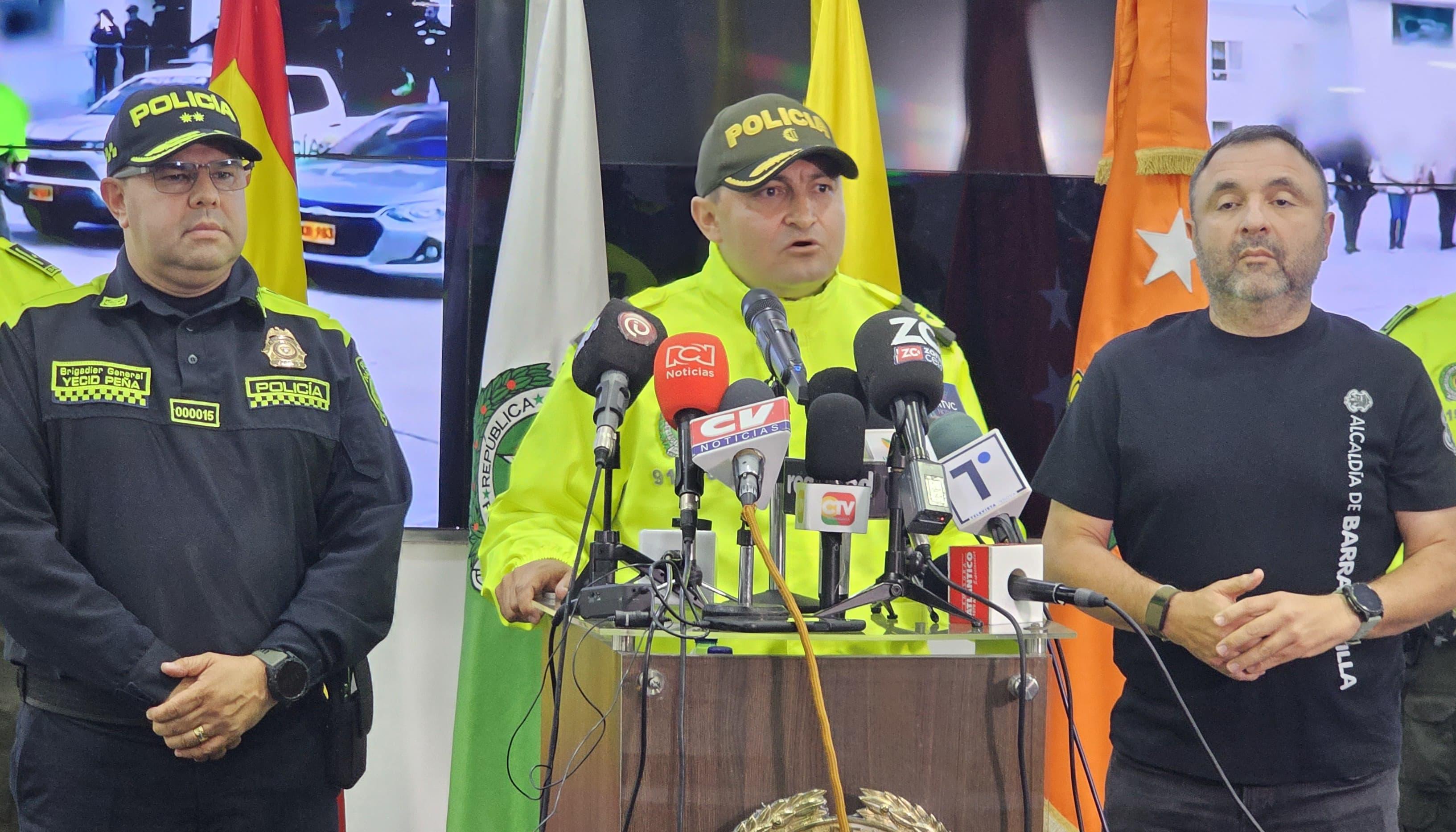 El General Yecid Peña, comandante de la Policía Metropolitana de Cartagena y de la Regional Número 8; el coronel Jorge Mora, jefe del grupo de anticorrupción de la Dijin y Yesid Turbay, jefe de la Oficina de Seguridad de Barranquilla.