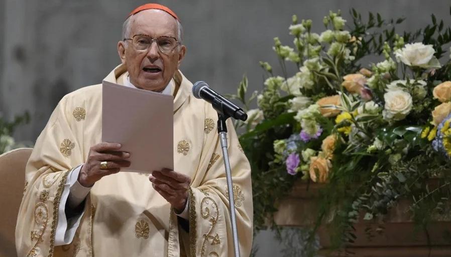 El italiano Giovanni Battista Re.