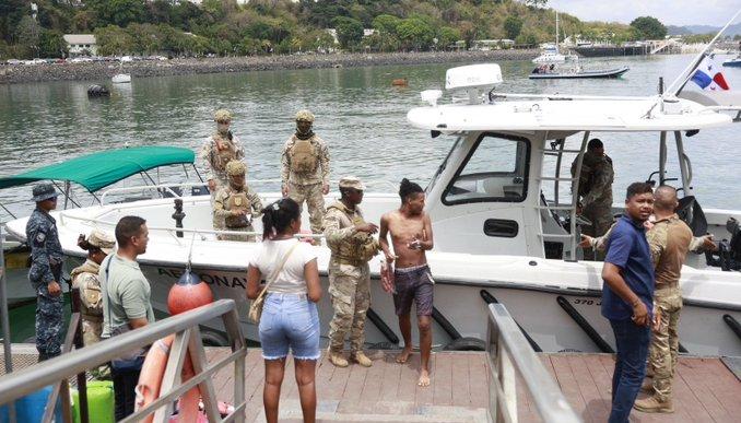 Las autoridades de Panamá en las labores de rescate. 