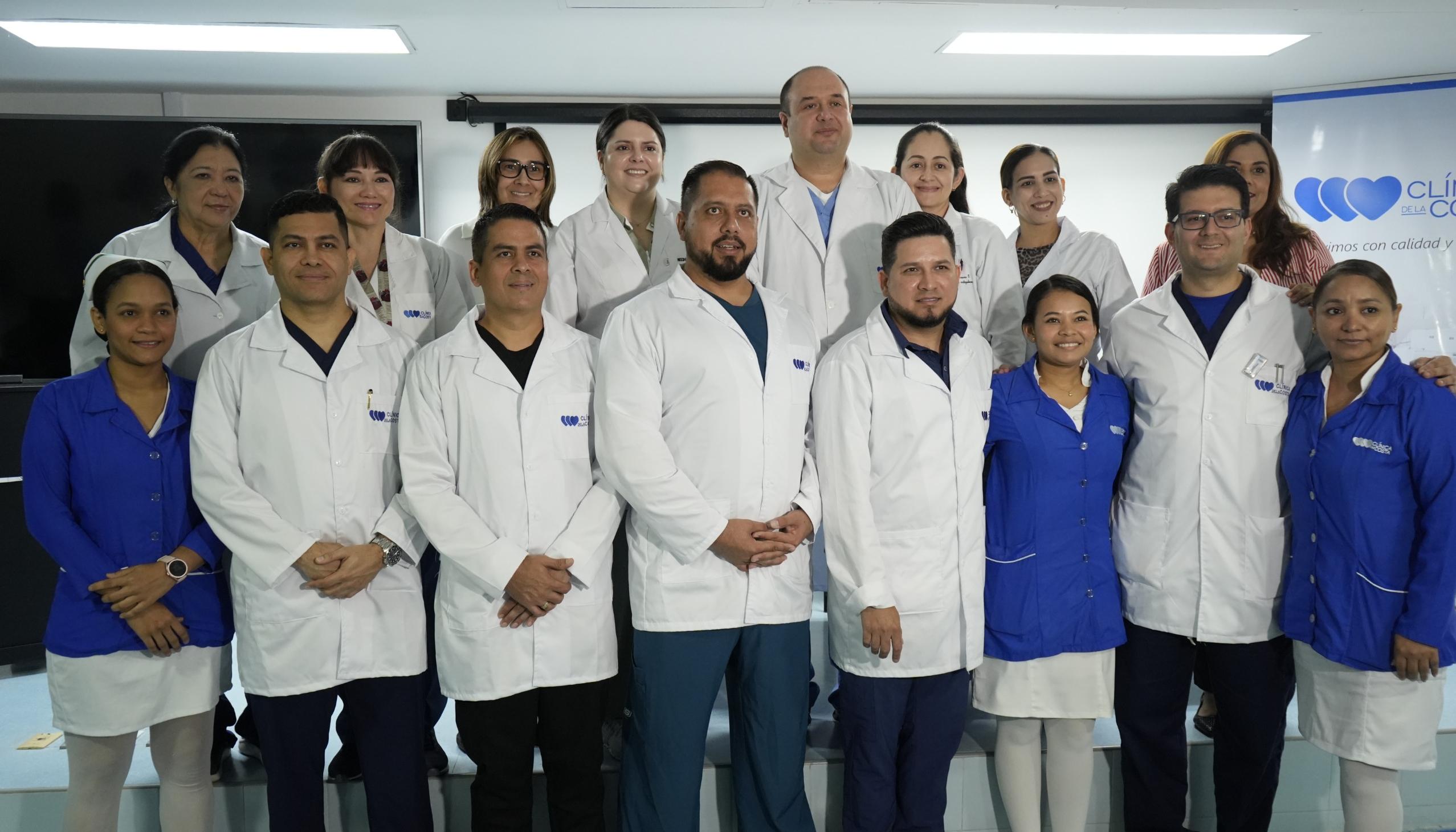 Grupo de profesionales de la Clínica de la Costa que hizo parte del trasplante. 