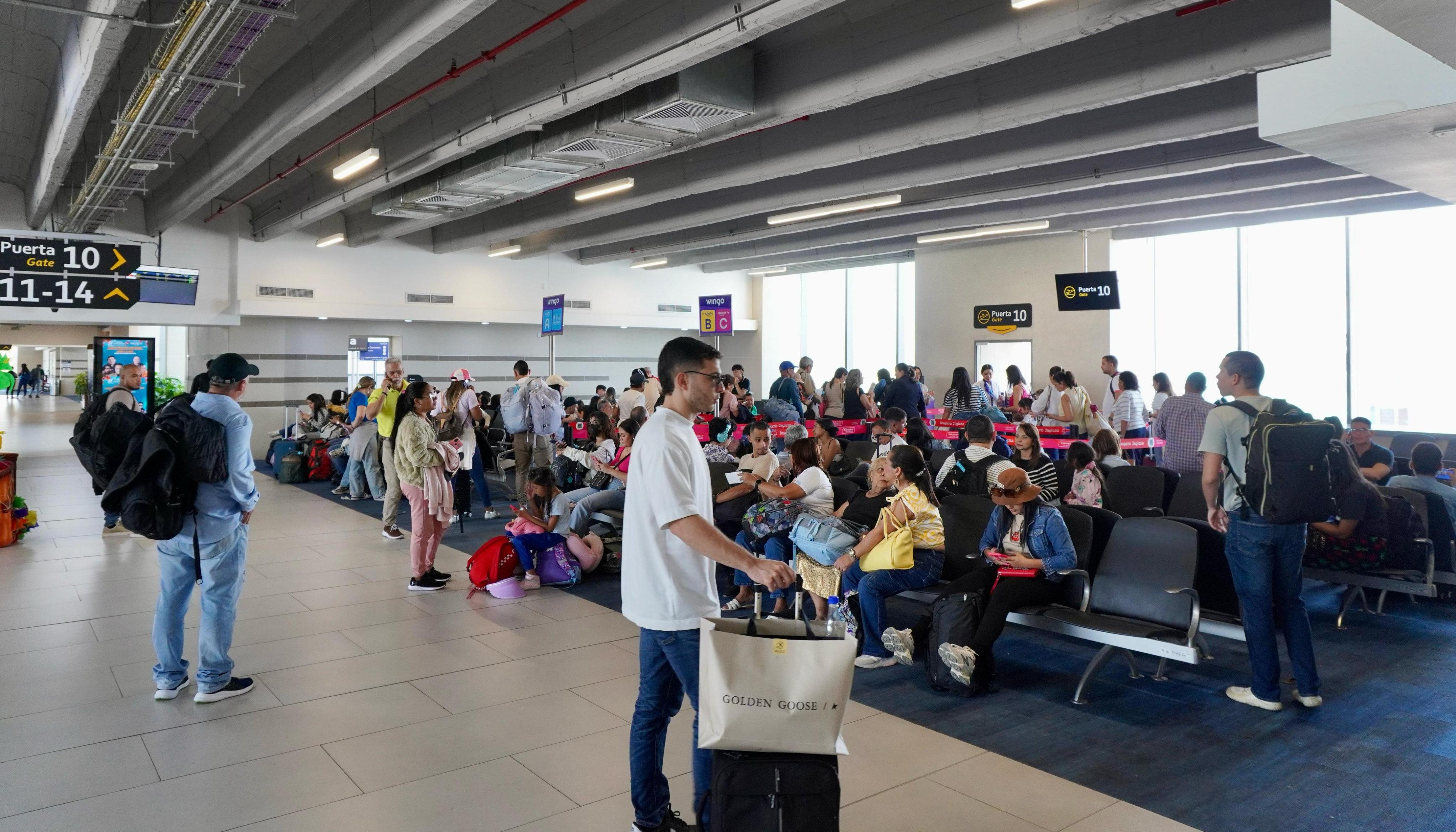 Pasajeros en el aeropuerto Internacional Ernesto Cortissoz de Barranquilla. 