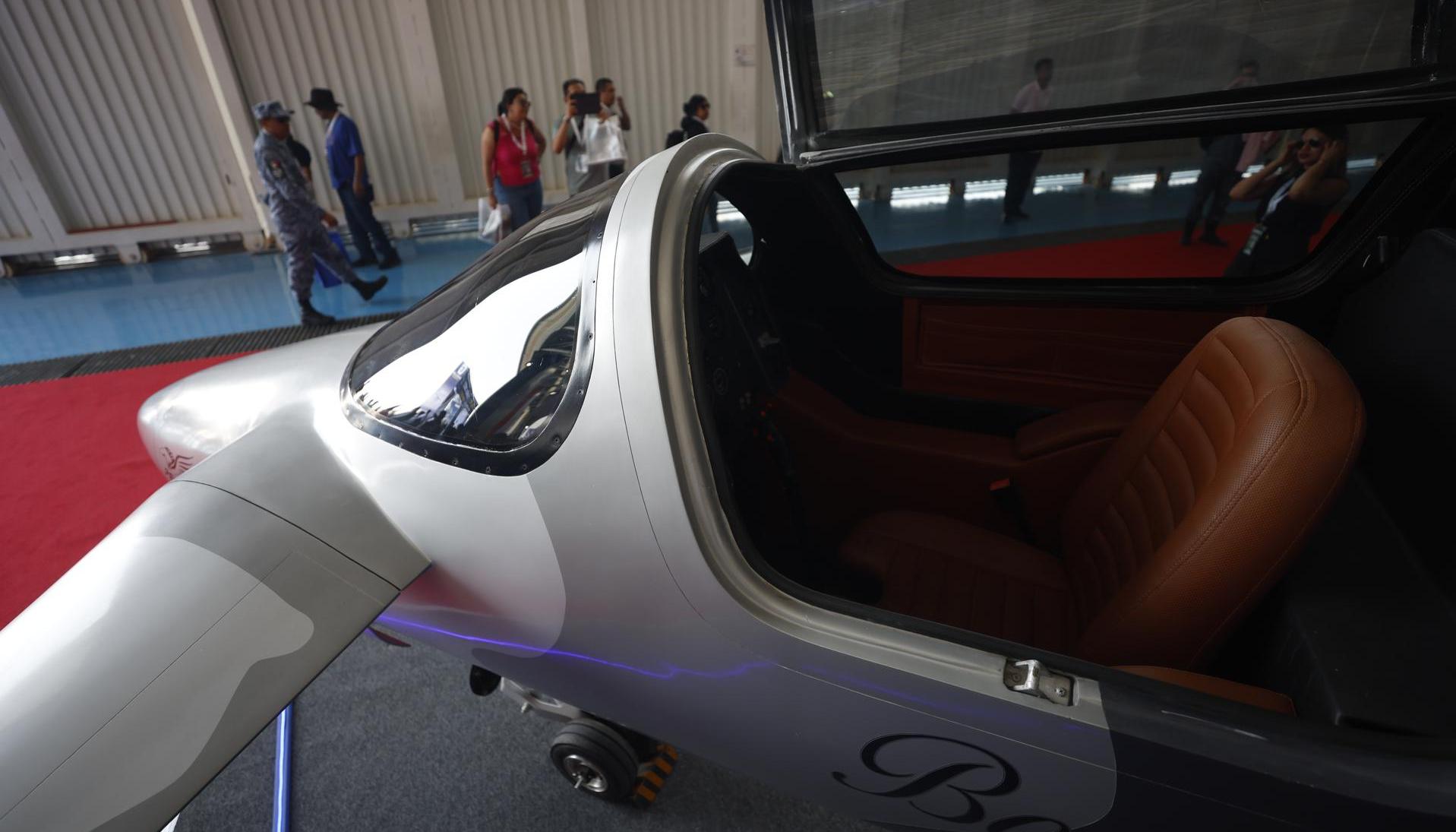 El  avión modelo Pegasus PE-210 A. 