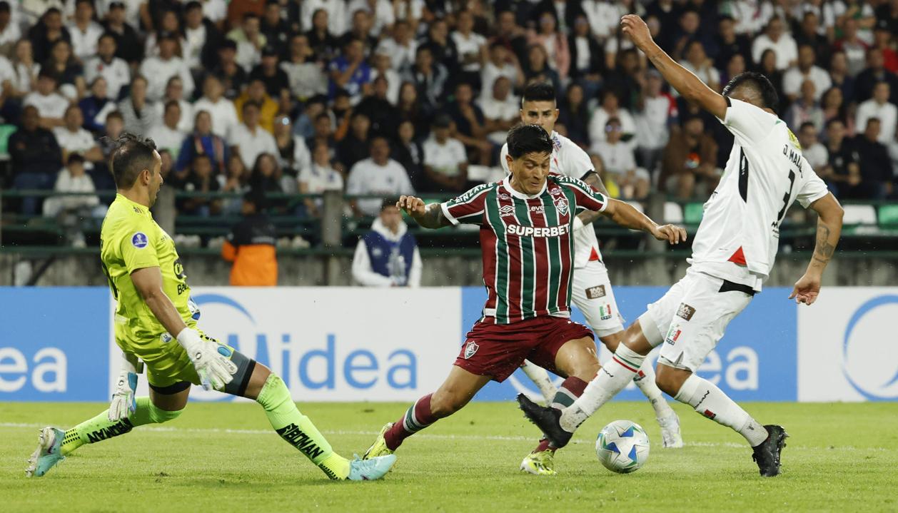Germán Cano en una oportunidad de gol que tuvo frente al pórtico del Once Caldas.  