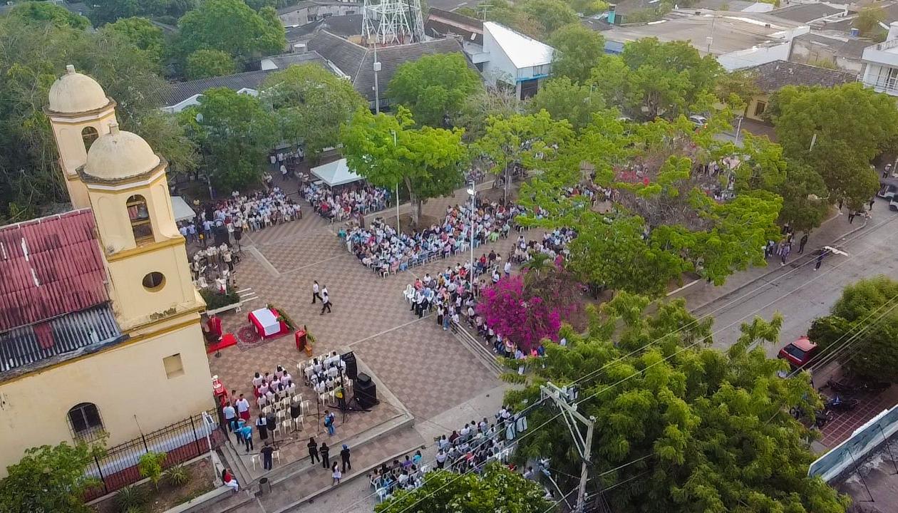 Se prohíbe la circulación y el parqueo de cualquier tipo de vehículo en los alrededores de las parroquias.