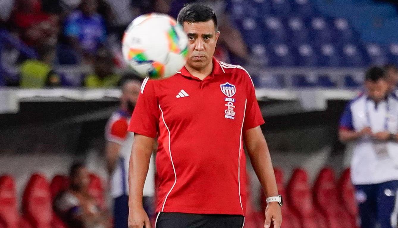 César Farías, técnico del Junior, durante el partido contra Alianza. 