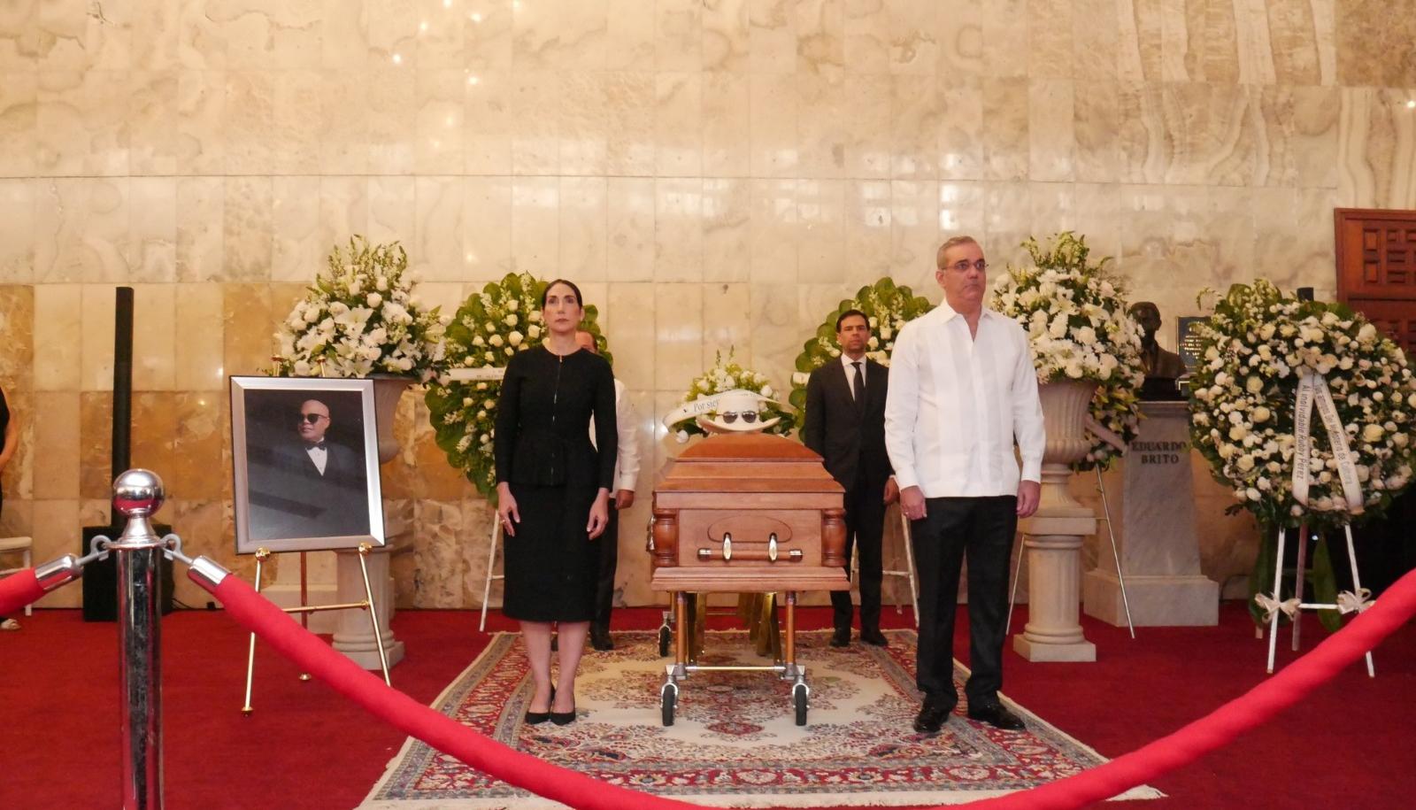 El presidente Luis Abinader llegó al Teatro Nacional.