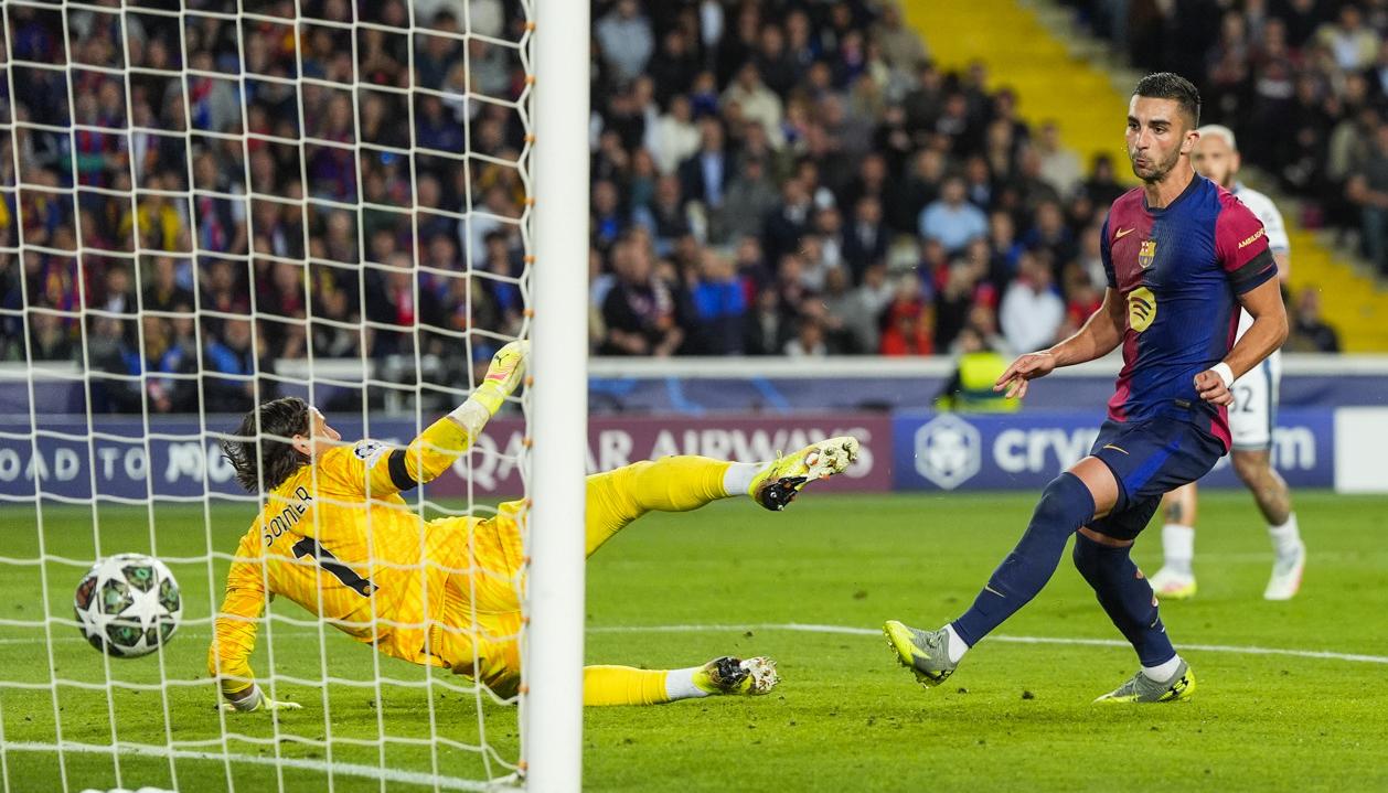 Ferrán Torres anota el segundo gol del Barcelona. 