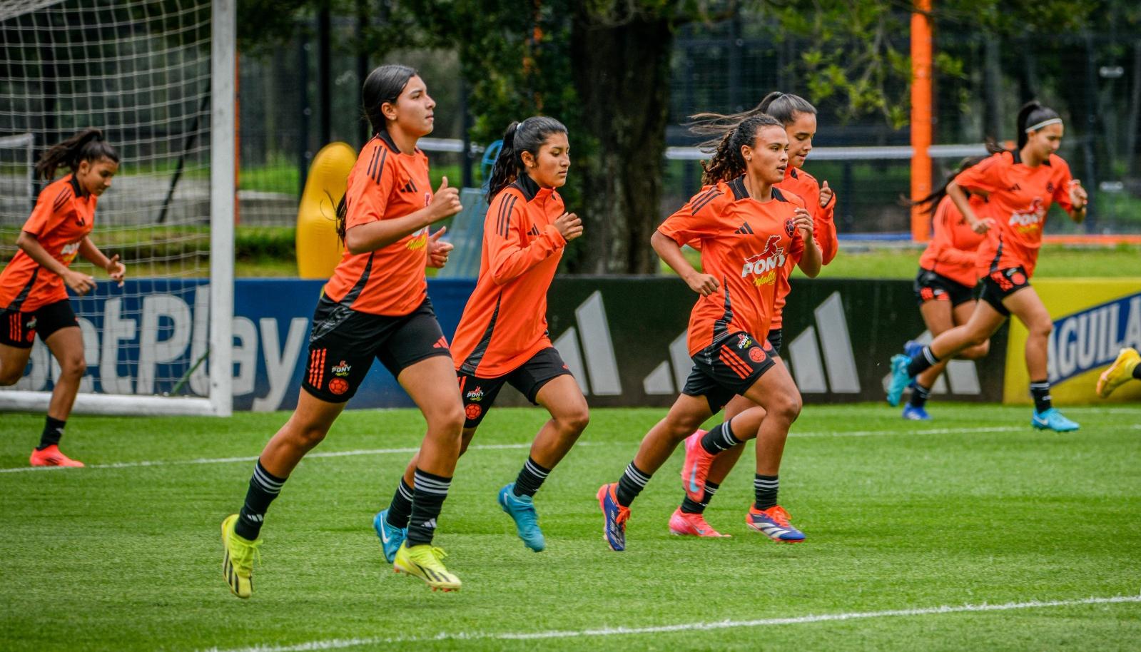 Integrantes de la Selección Colombia femenina sub-17 durante un entrenamiento.