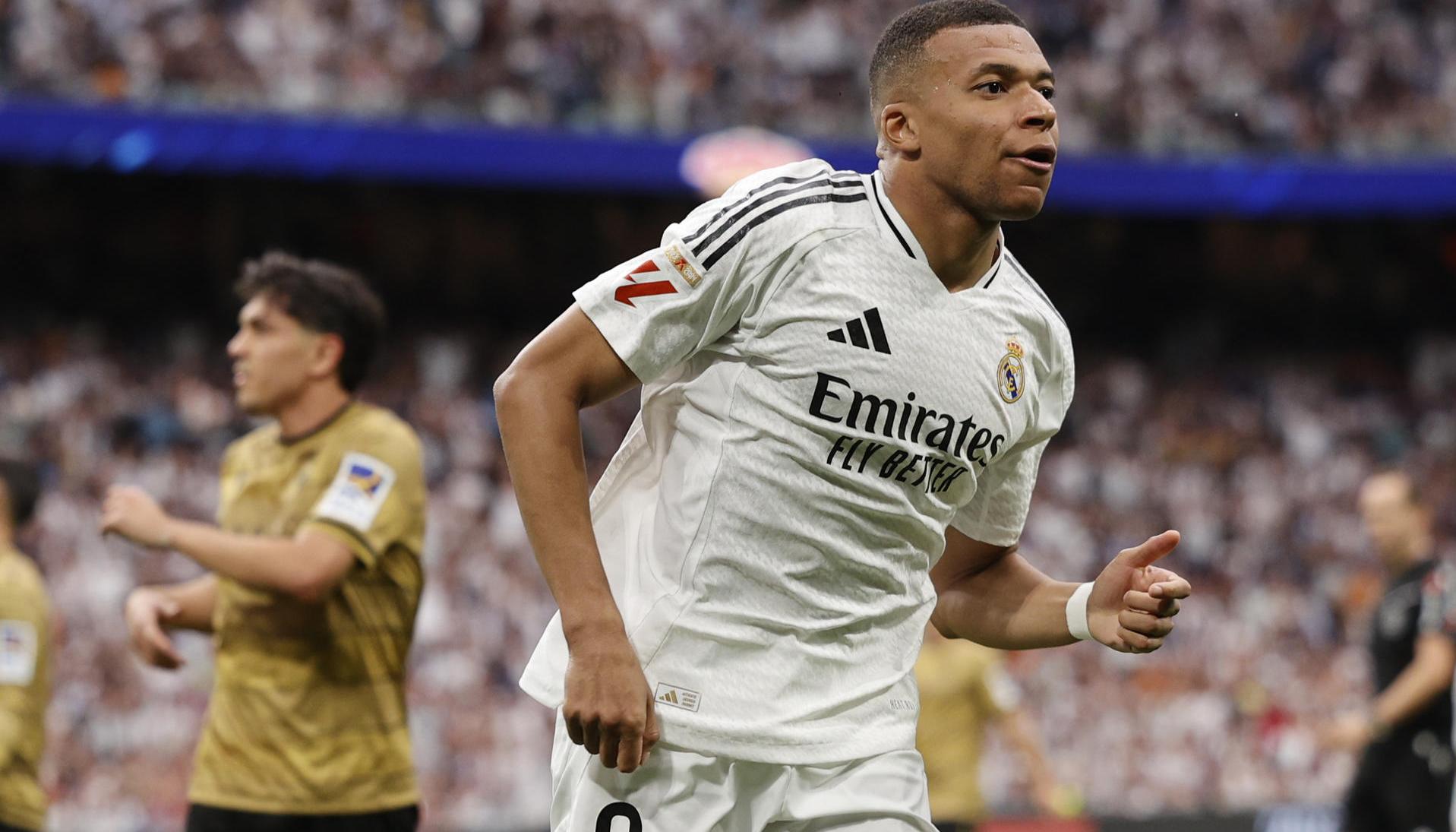 Kylian Mbappé celebrando uno de sus goles a la Real Sociedad.