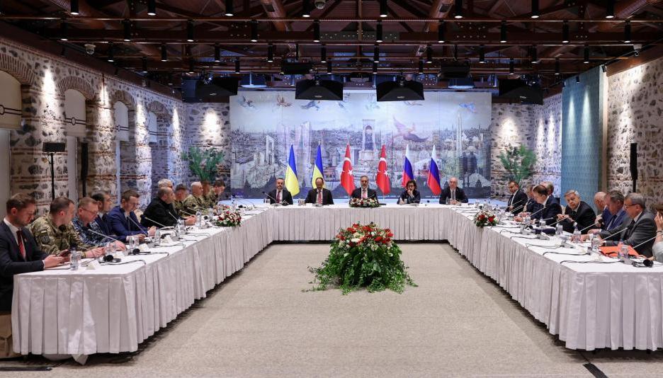 Delegados de Rusia y Ucrania en reunión.