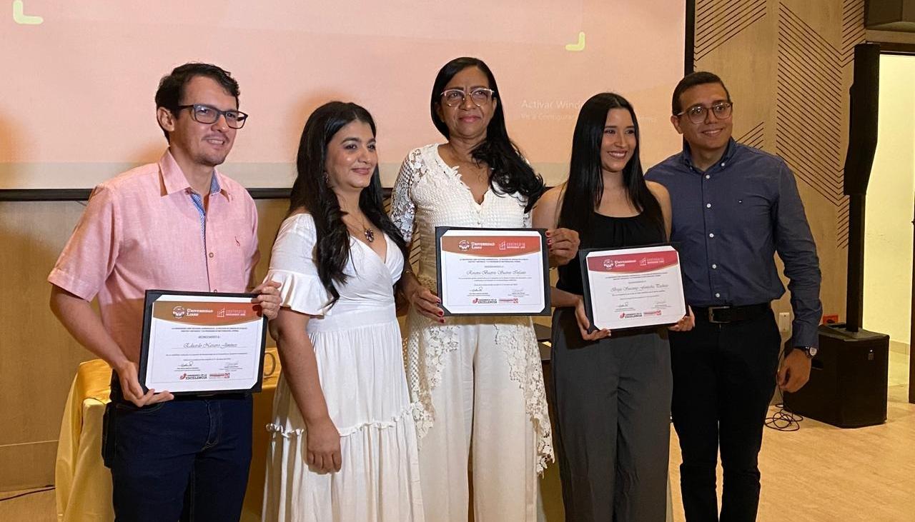 Reconocimiento a egresados. 