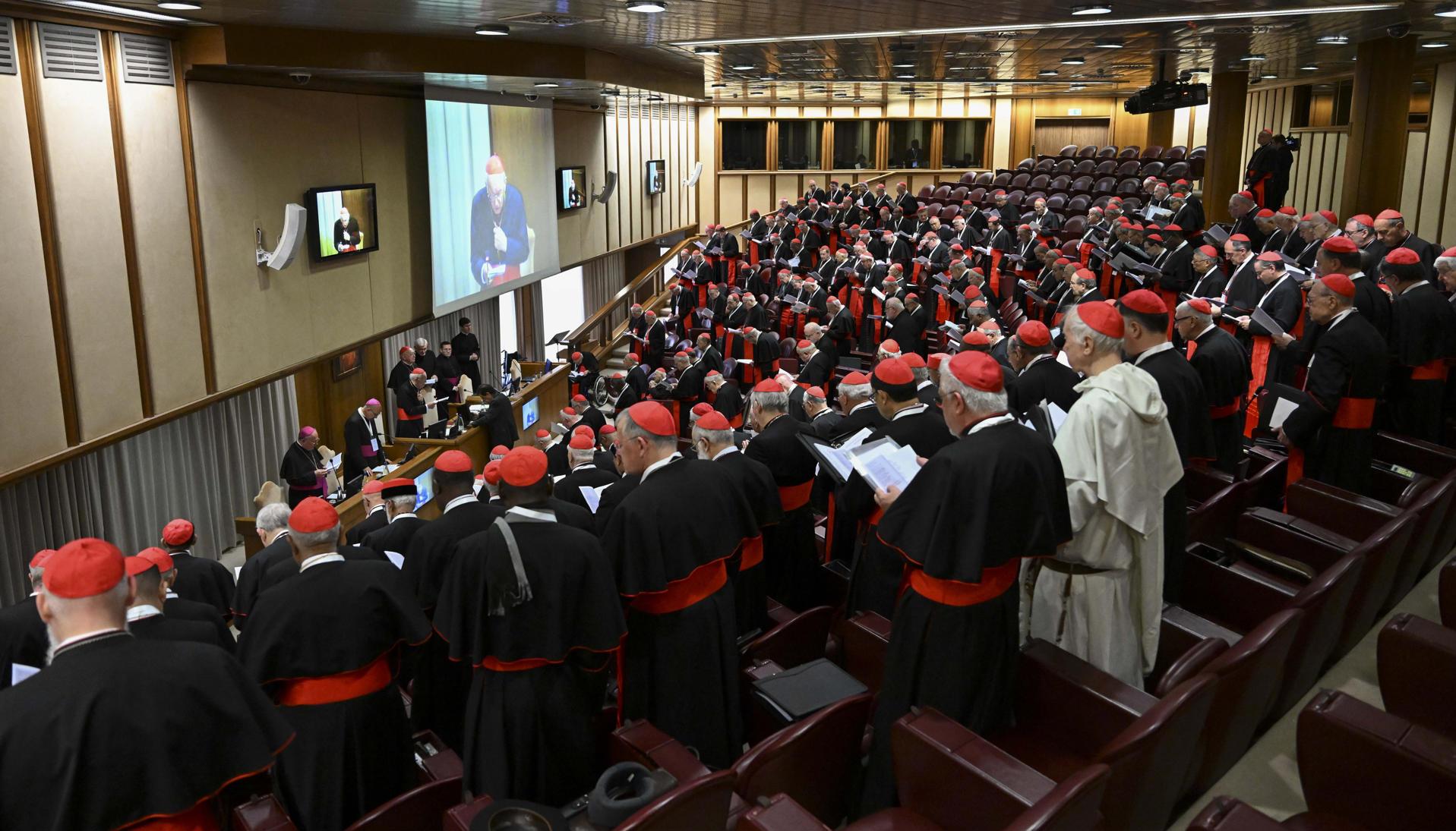 Cardenales reunidos en el Vaticano.