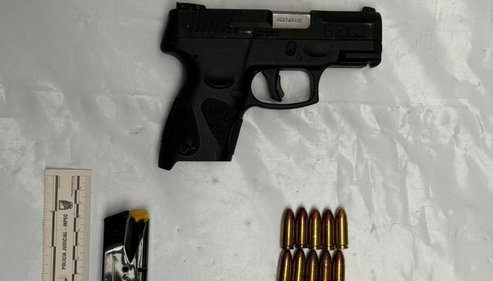 El arma que pretendía ser ingresada a La Picota. 