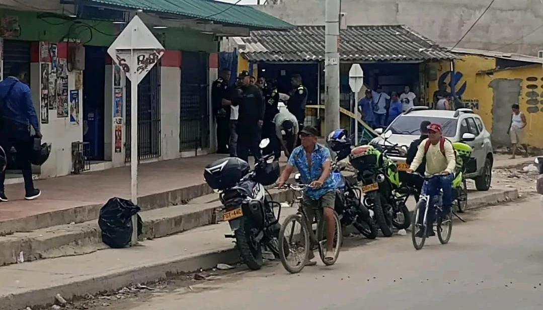 Establecimiento comercial donde lanzaron granada en Soledad. 