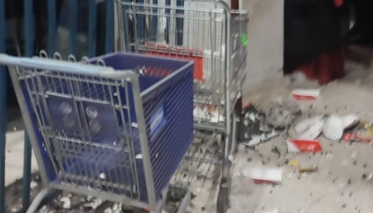 Así terminó el local tras el atentado.