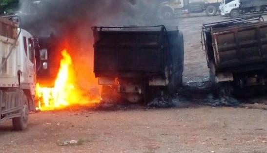 Vehículo incinerado.