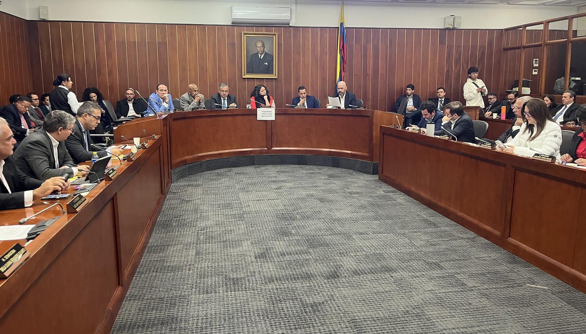 Discusión de la Comisión IV en el Senado sobre la Reforma Laboral.