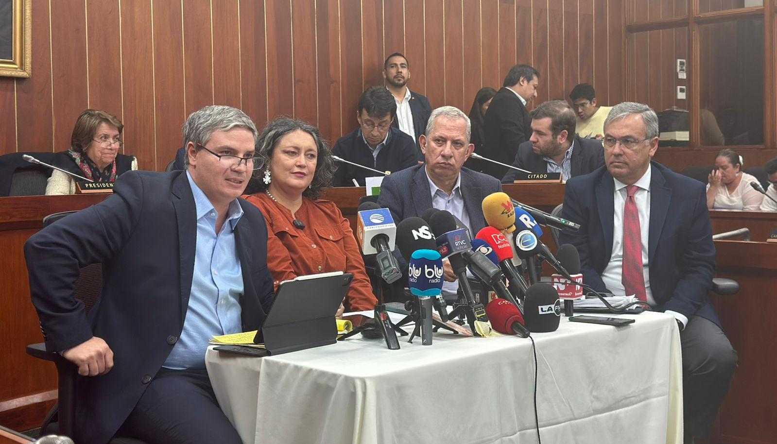 Senadores de la Comisión IV.
