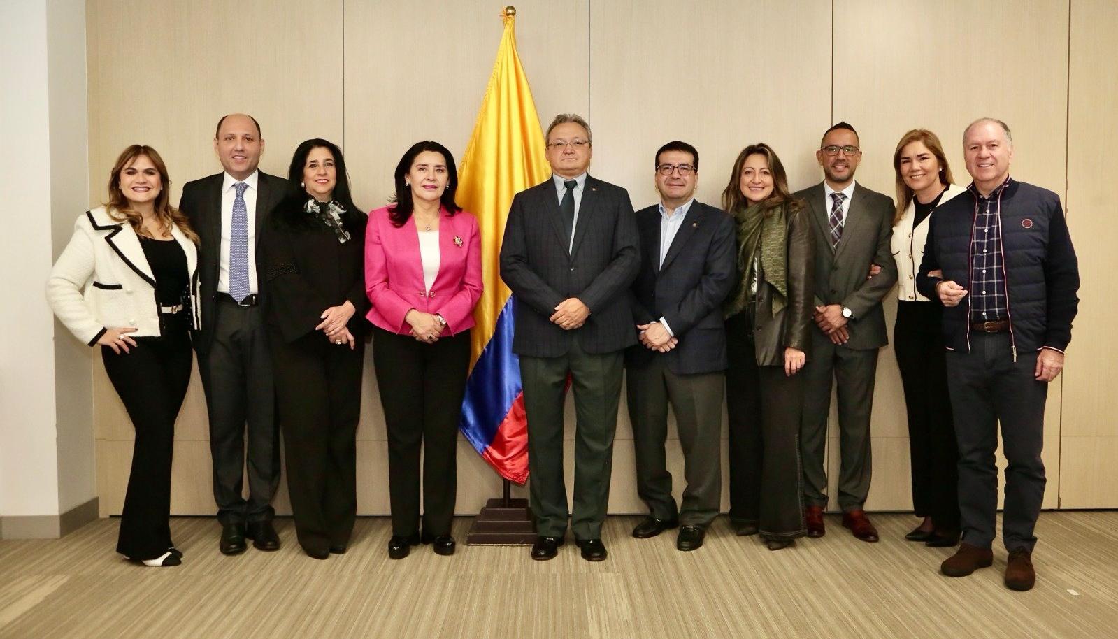 Jaime Hiram De Santis Villadiego (segundo de izquierda a derecha) en el Consejo Superior de la Judicatura.