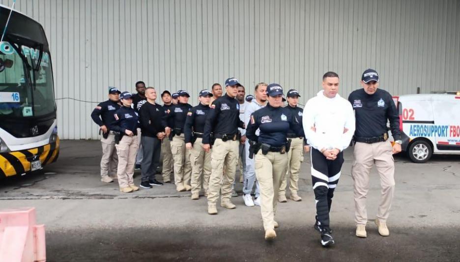 Los extraditados por la Policía.