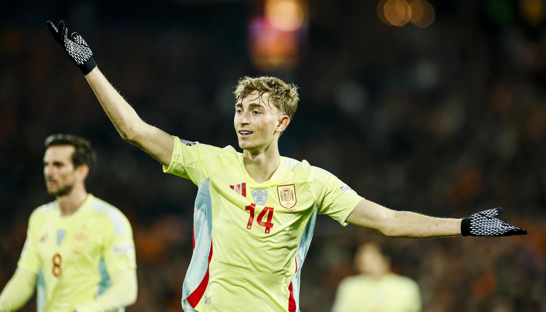 El jugador español Dean Huijsen en una imagen de archivo con la selección.