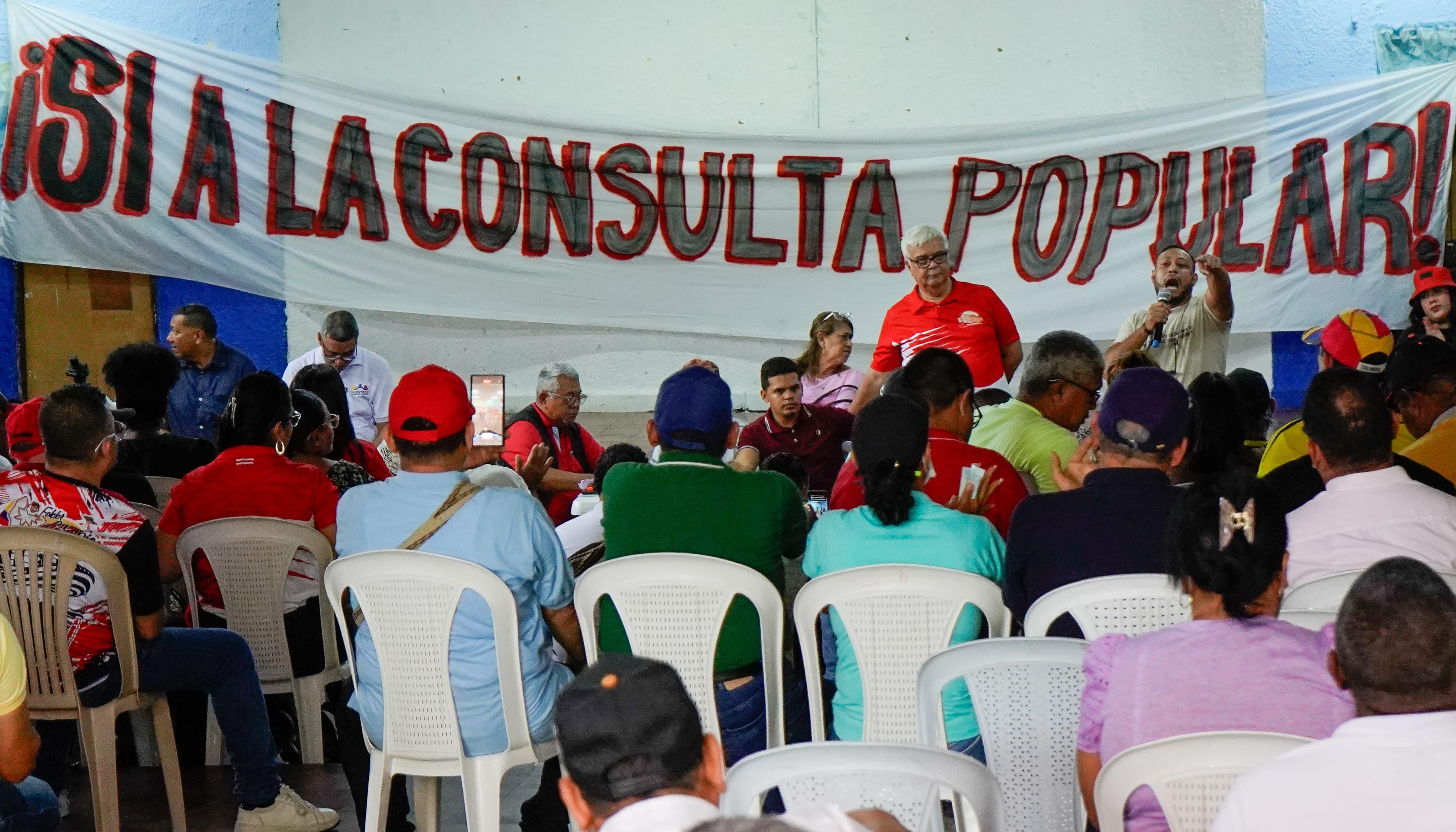 Cabildo popular en la Institución Educativa Distrital Simón Bolívar, en el barrio Cevillar.