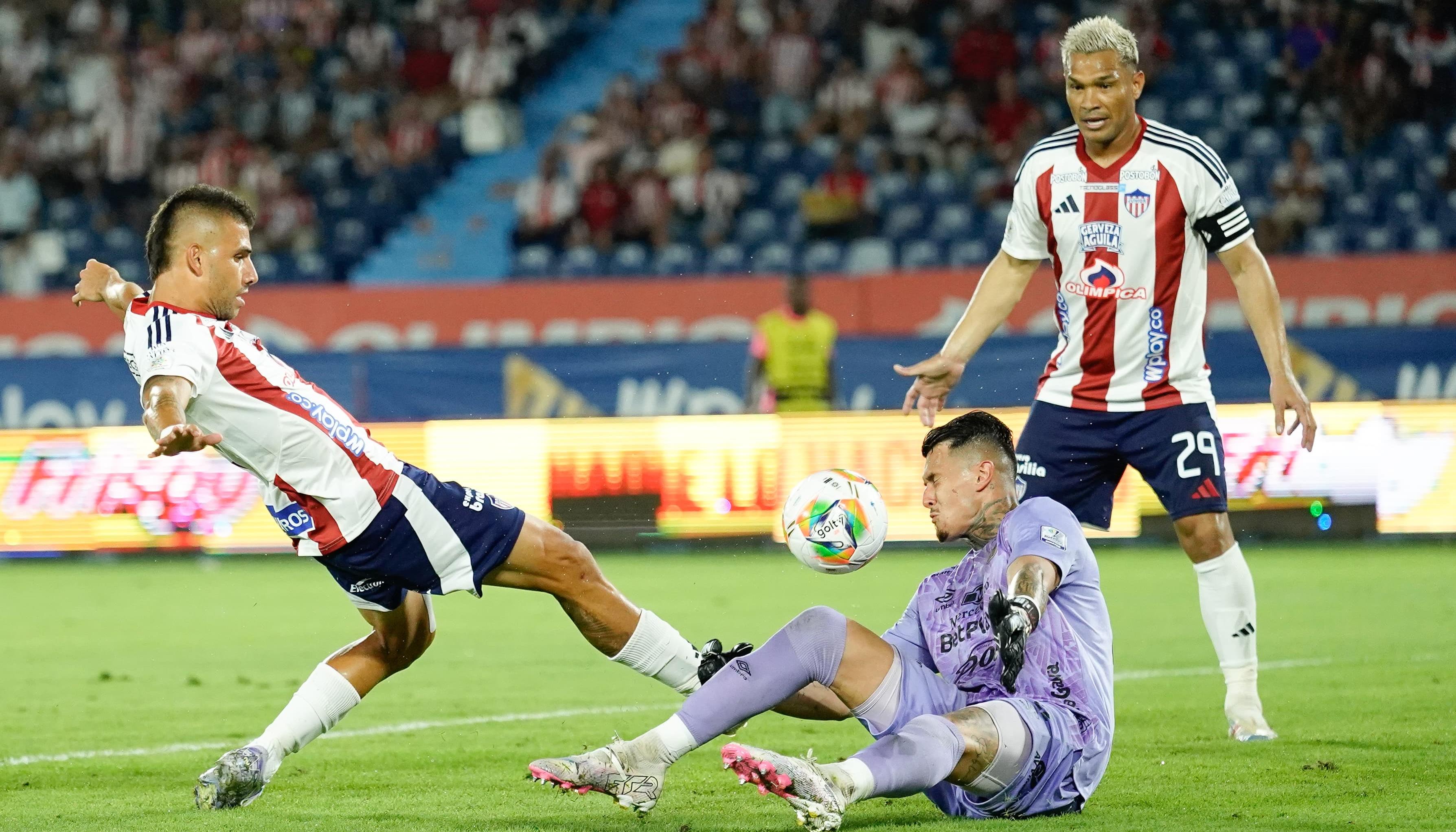 'Titi' Rodríguez tuvo en sus pies el triunfo de Junior, pero dilapidó su opción.