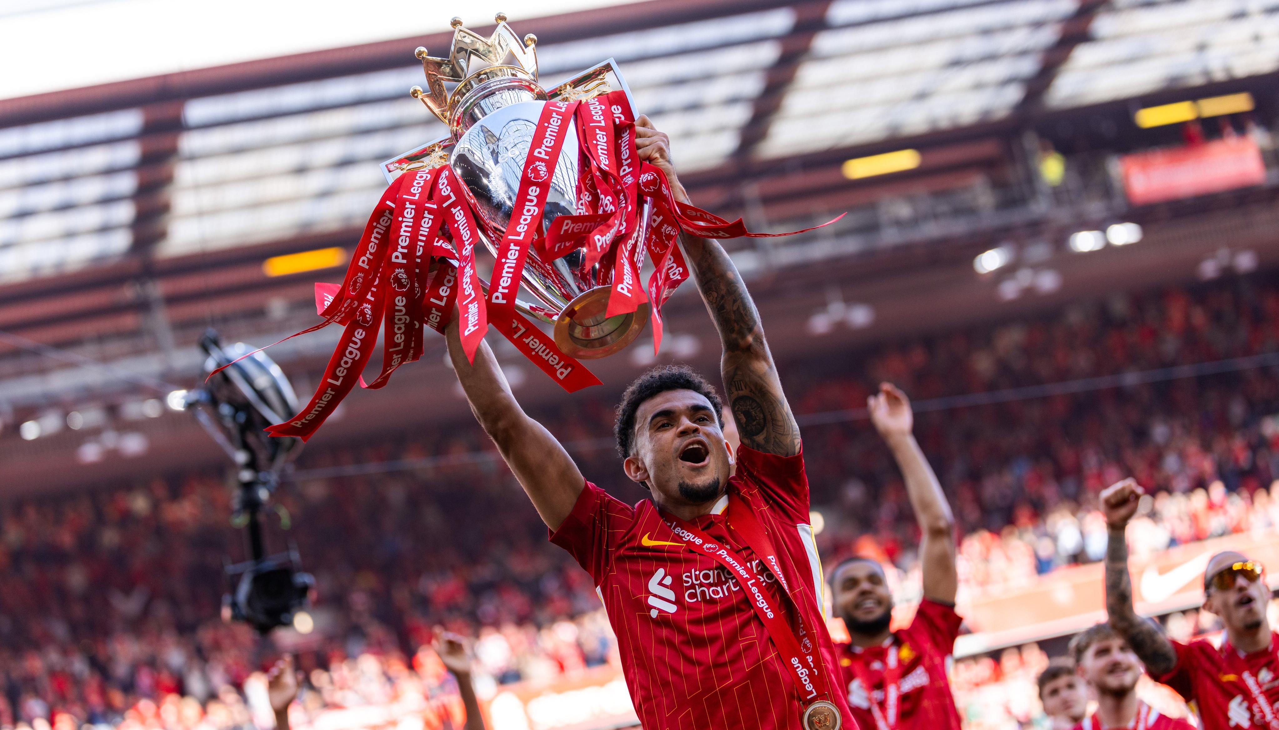 Luis Díaz alzando la Premier League.