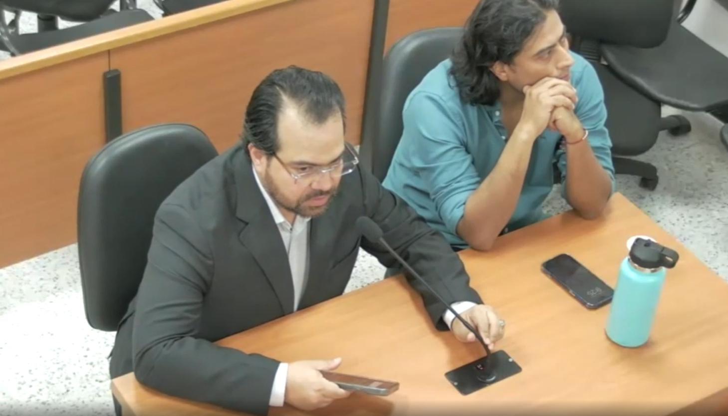 Nicolás Petro y su abogado