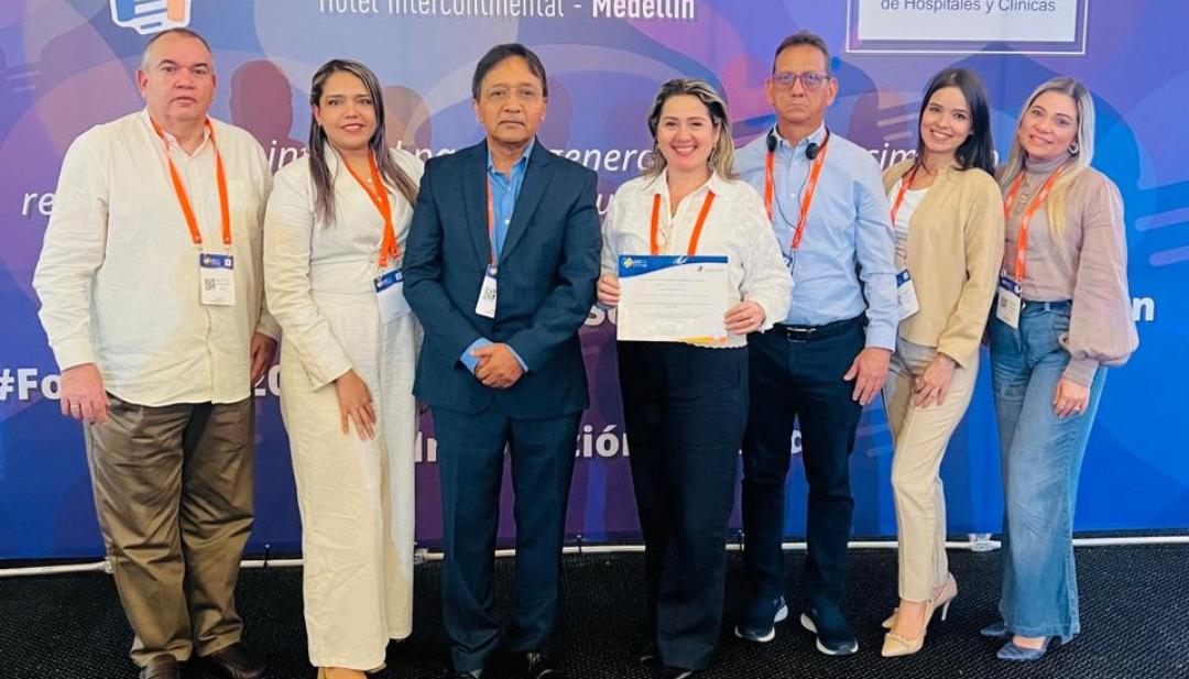 Personal de salud de la Clínica del Caribe en el VIII Foro de Soluciones Exitosas e Innovadoras en Salud 2025. 
