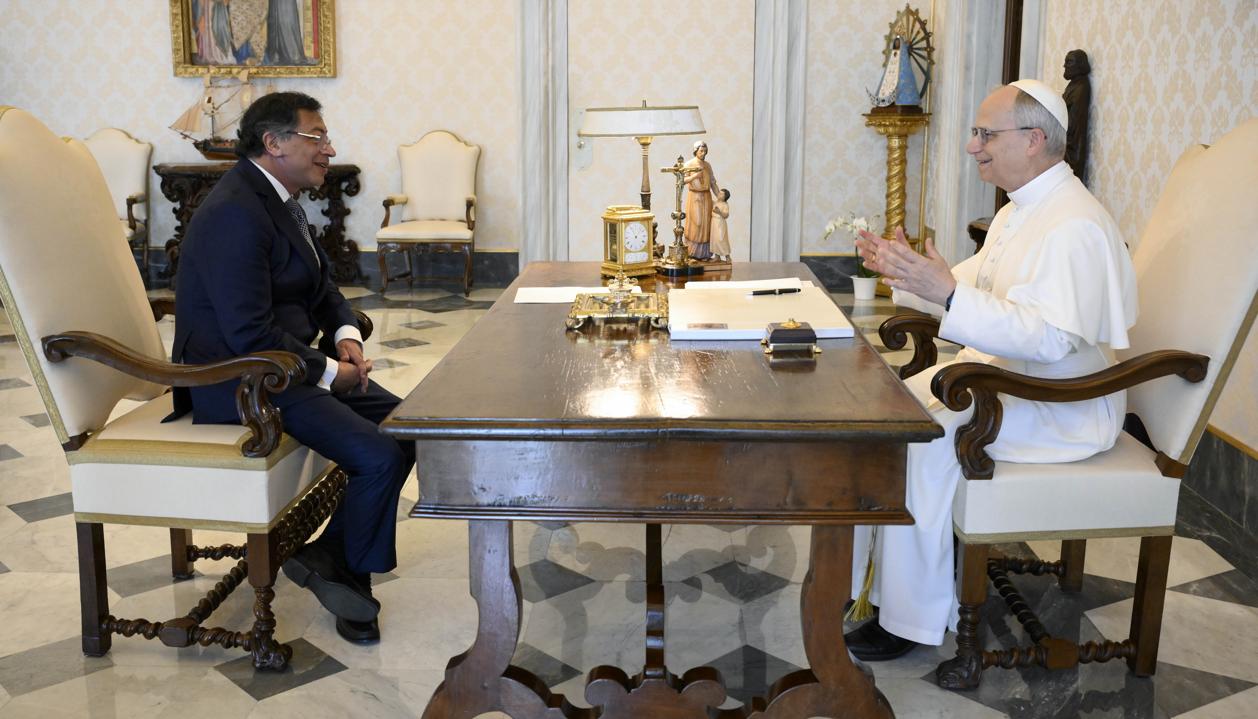 Presidente Gustavo Petro y el Papa León XIV.