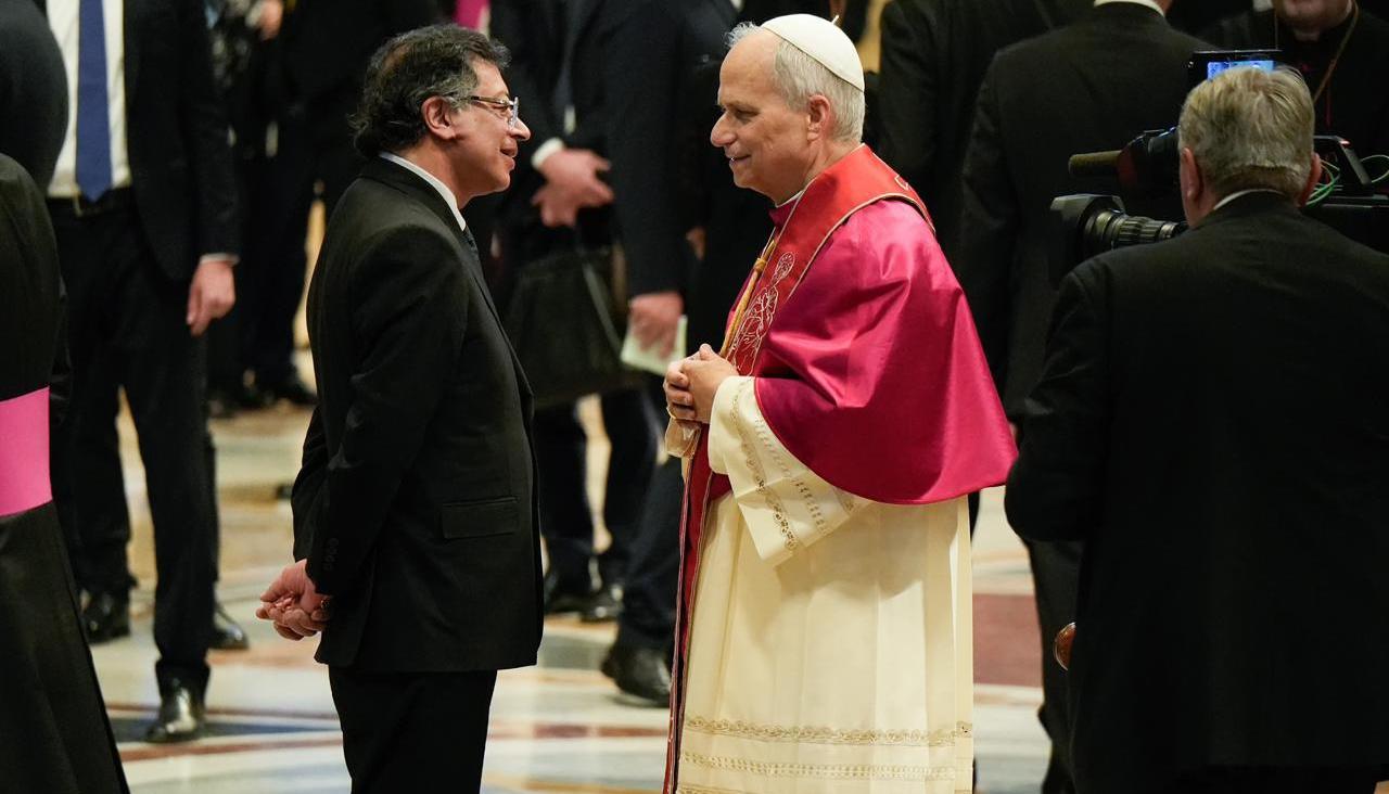 El Presidente Gustavo Petro y el Papa León XIV.
