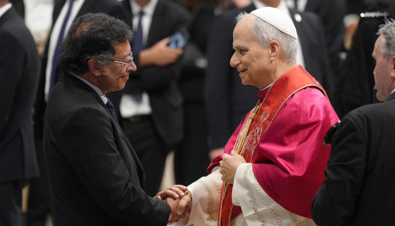 El Presidente Gustavo Petro y el Papa León XIV.