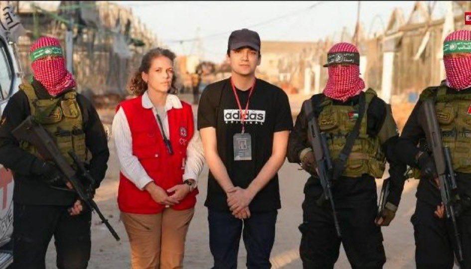 Primera fotografía de Edan Alexander.