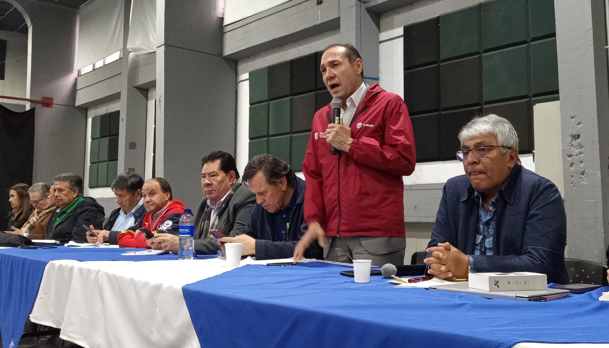 El Ministro de Trabajo, Antonio Sanguino, en la cumbre sindical que se realiza en la Universidad Pedagógica, en Bogotá.