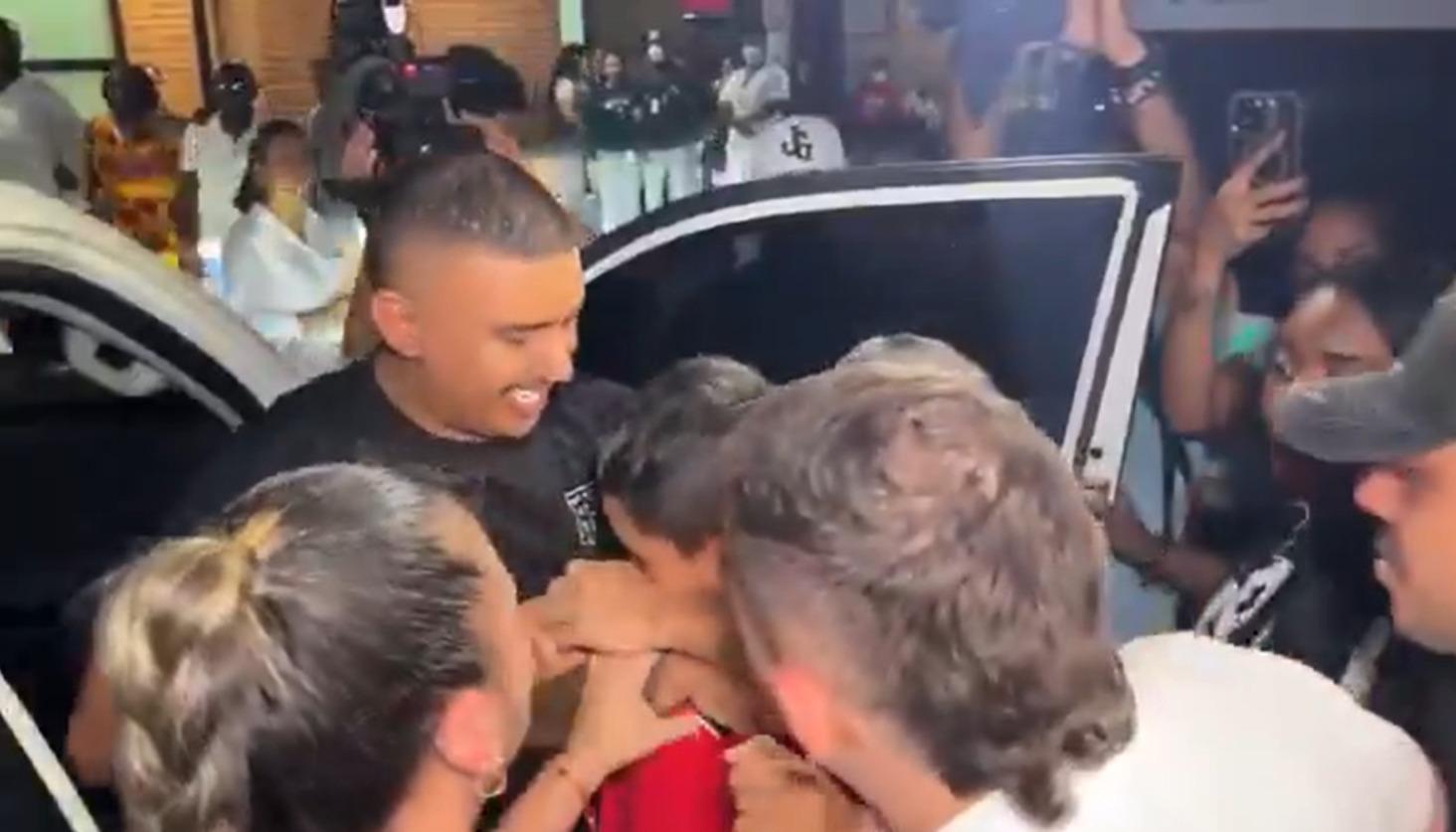 Momento del reencuentro con la familia.