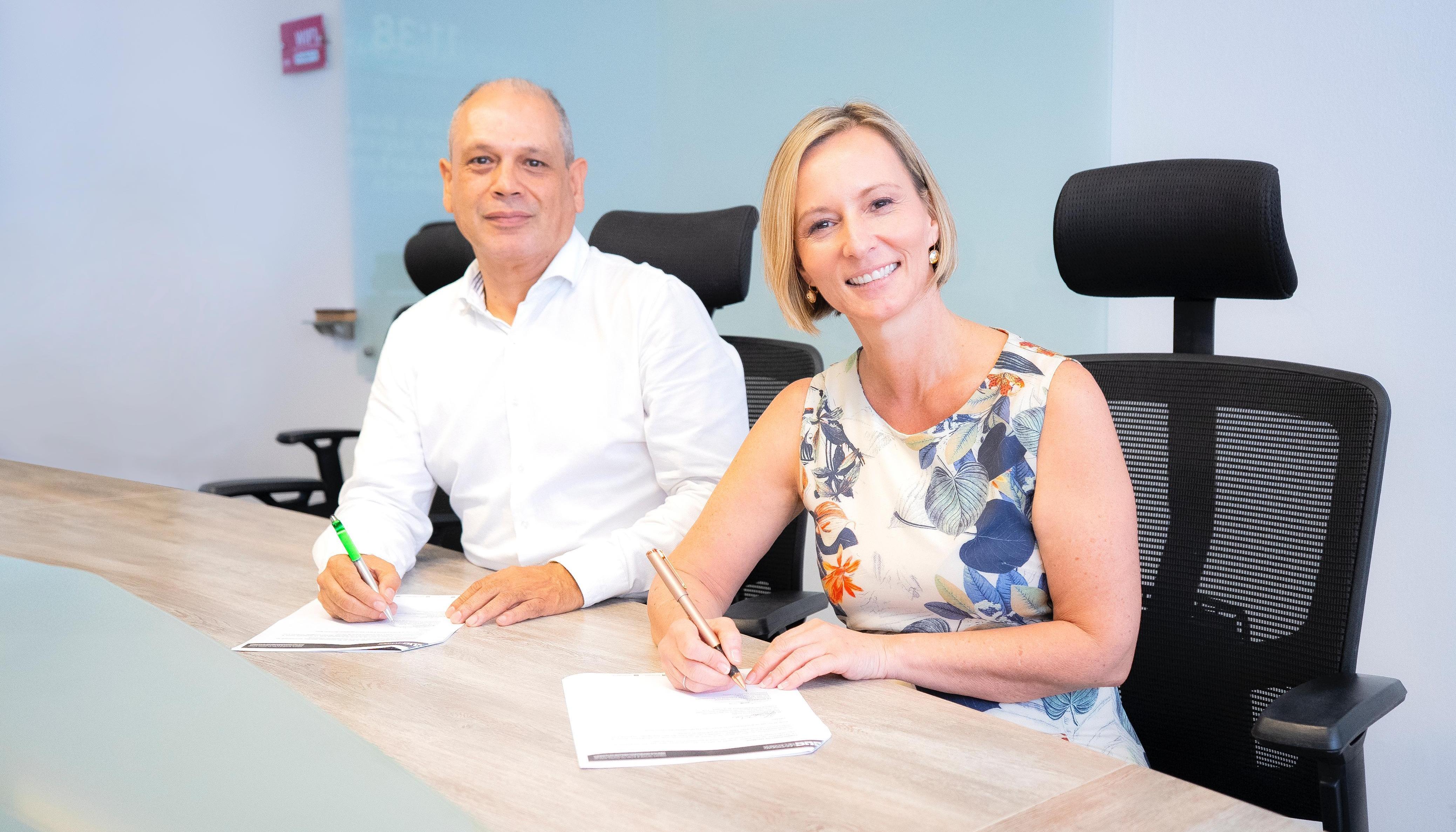 Henry Maury Ardila, vicerrector de CTeI de la CUC, y Vicky Osorio, directora ejecutiva de ProBarranquilla.