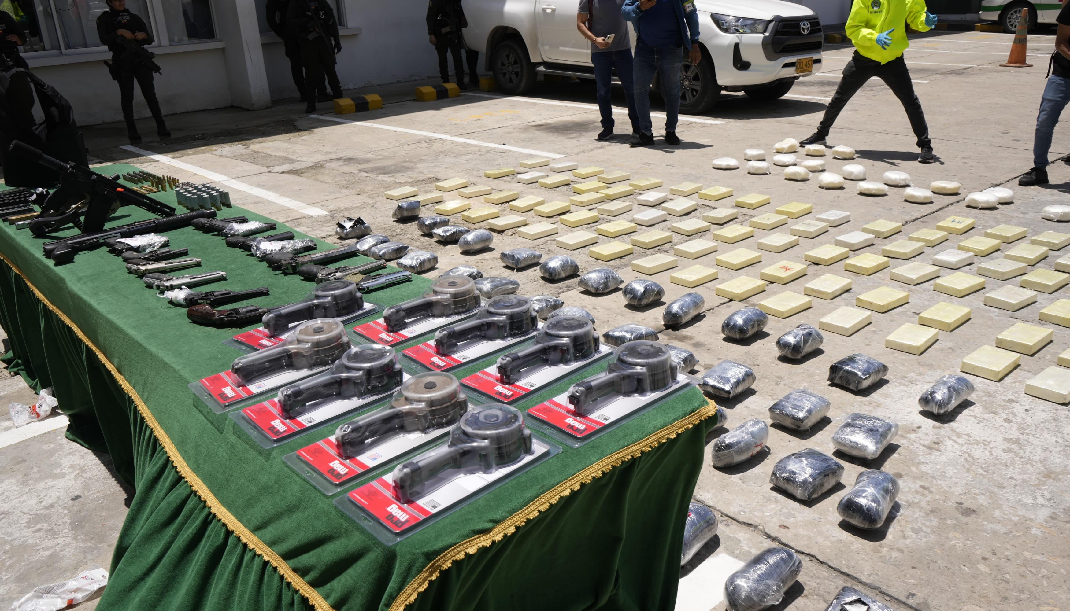 10 pistolas marcas Jerichó, Pietro Beretta, .357 Magnum, Taurus y Smith and Wesson. 