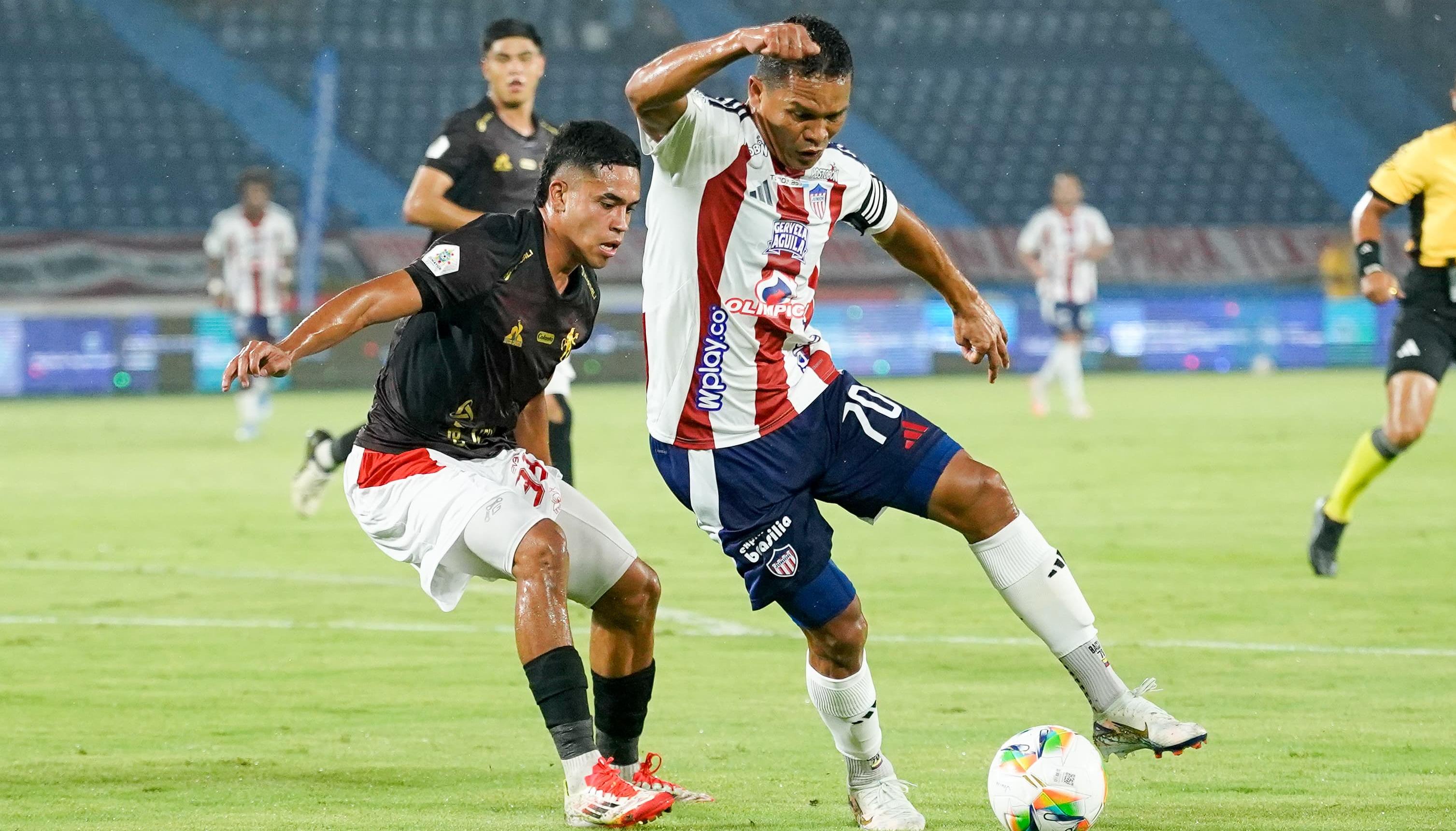 Carlos Bacca contra el América.