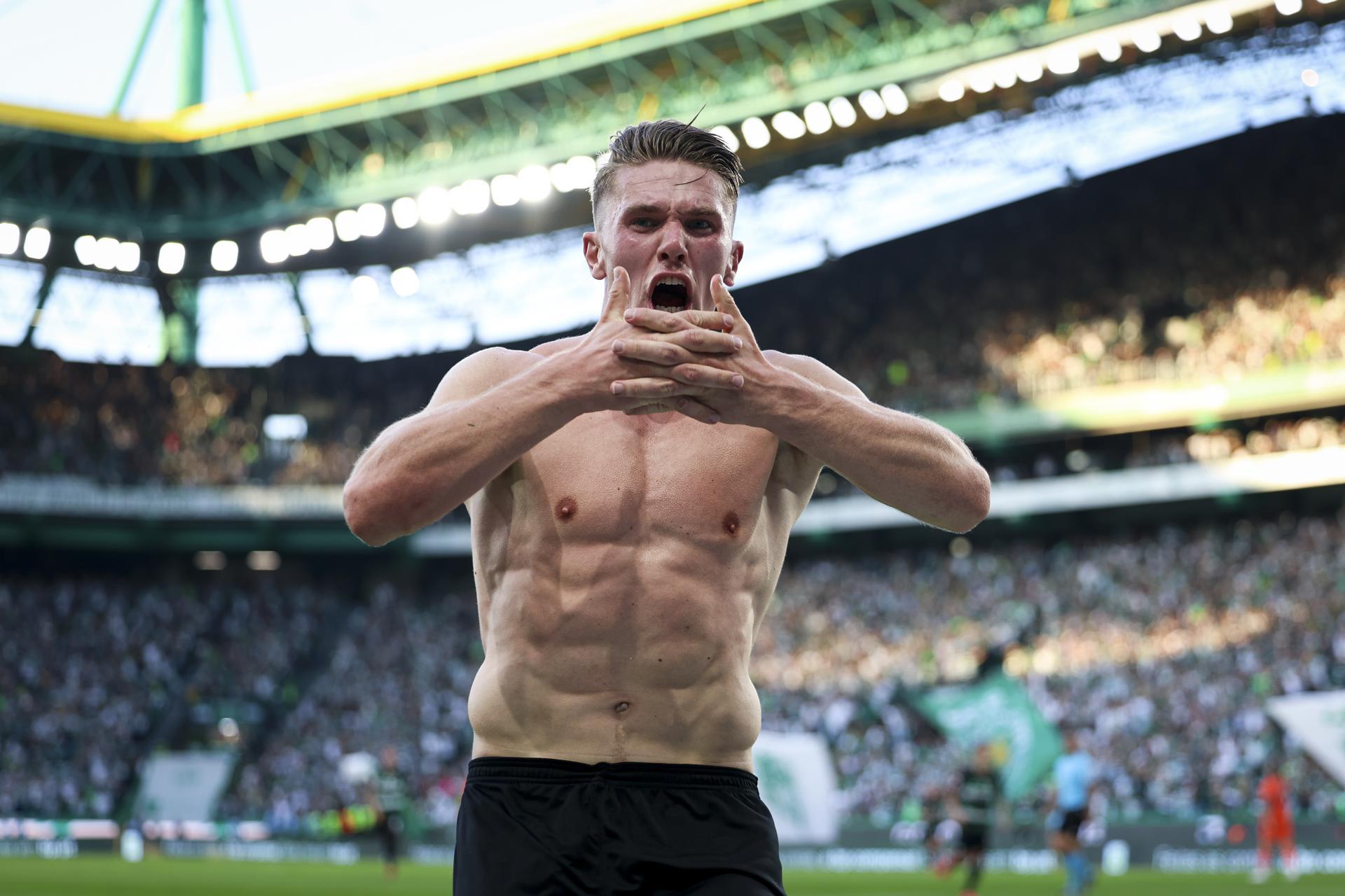 Viktor Gyokeres celebrando el segundo gol del Sporting de Lisboa.
